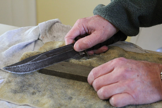 sharpening-old-knife-blade